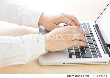 操作個人電腦的人 40349641