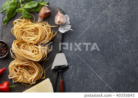 Raw homemade italian pasta cooking process Raw homemade italian pasta cooking process 40350843