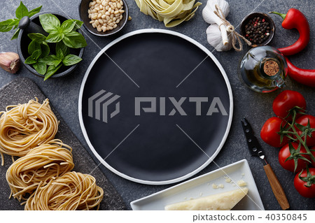 Raw homemade italian pasta cooking process Raw homemade italian pasta cooking process 40350845