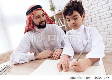 Arab father teaches little son  40351283