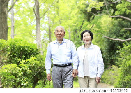 Senior love couple couple smile fresh green 40353422