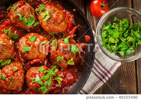 Pork meatballs with spicy tomato sauce 40355490