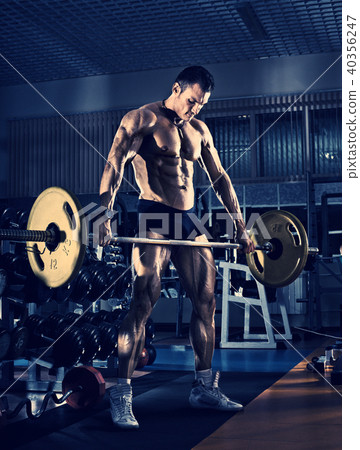 bodybuilder in gym 40356247
