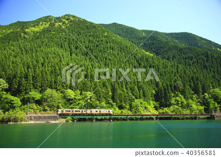 Takayama main line of fresh green Takayama main line of fresh green 40356581