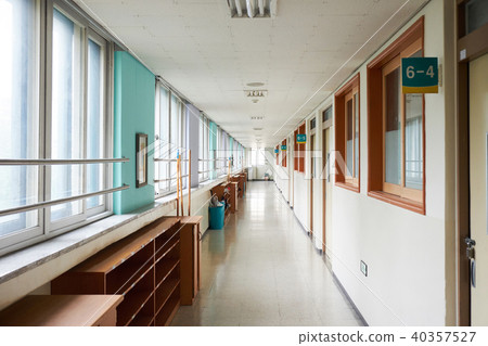 School, hallway, classroom - Stock Photo [40357527] - PIXTA