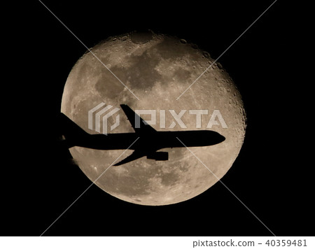 月亮和飛機的輪廓 月亮和飛機的輪廓 40359481