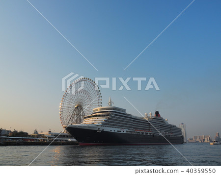 Queen Elizabeth luxury liner Queen Elizabeth luxury liner 40359550