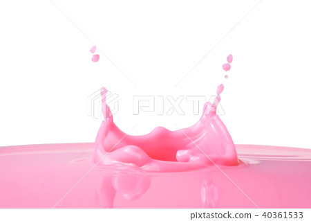 strawberry milk splash on white background 40361533