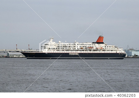 日本的橫濱城市景觀“Nippon Maru”離開烏山橋（離岸） 40362203