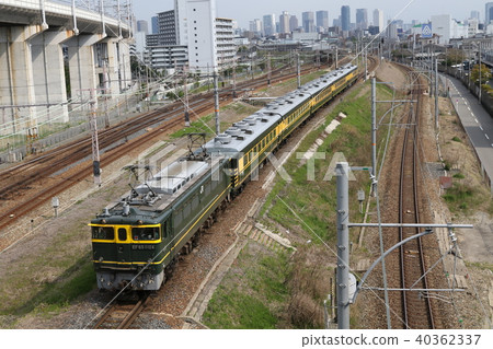 Twilight painted EF65 PF tow salon car 40362337