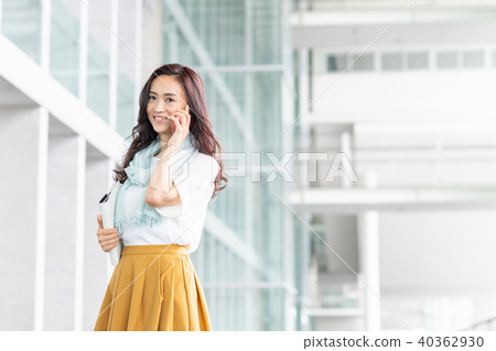 Business woman (smartphone) Business woman (smartphone) 40362930