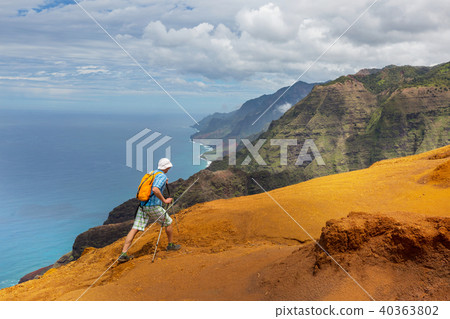 Hike in Na Pali 40363802