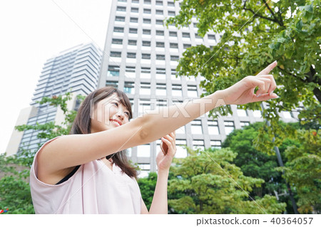 A woman using a smartphone 40364057