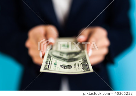 Woman holding a 100 dollar bill 40365232
