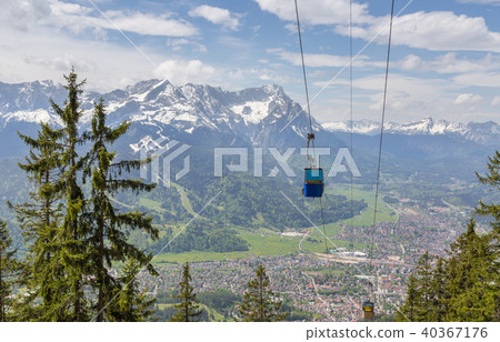 Alps panorama with gondola Garmisch-Partenkirchen 40367176