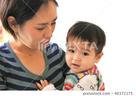 This 8 month baby (boy) who is mom This 8 month baby (boy) who is mom 40372175