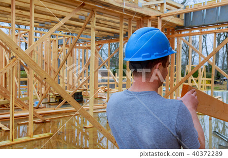 Construction Contractors building new home Construction Contractors building new home 40372289