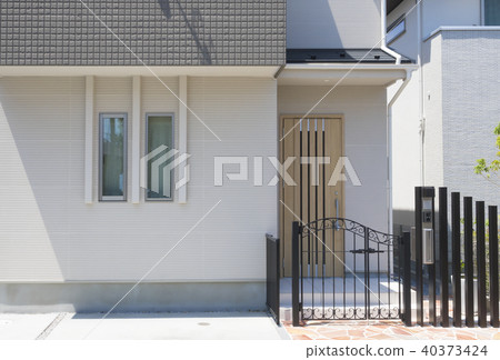 Housing Entrance Exterior approach 40373424