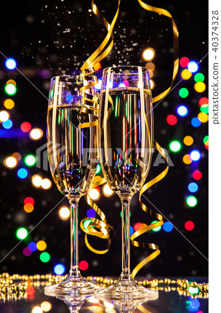 Glasses of champagne 40374328