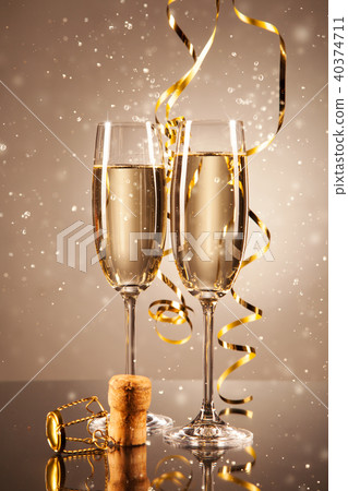 Glasses of champagne Glasses of champagne 40374711