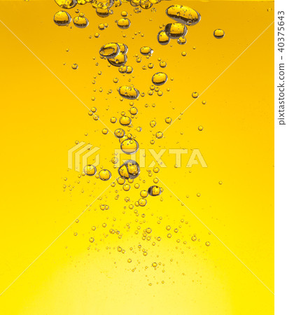 Oil bubbles in water 40375643