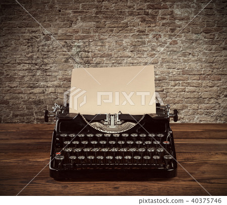 Vintage typewriter on wooden table Vintage typewriter on wooden table 40375746