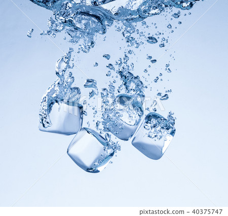 Ice cubes in water splashes Ice cubes in water splashes 40375747