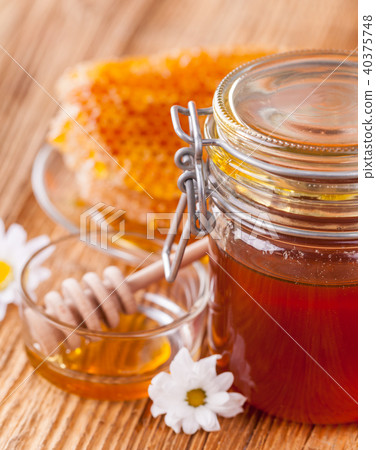 Fresh honey in jar Fresh honey in jar 40375748
