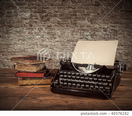 Vintage typewriter on wooden table 40376282