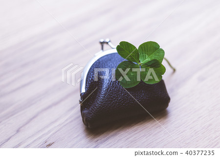Four leaves clover Four leaves clover 40377235