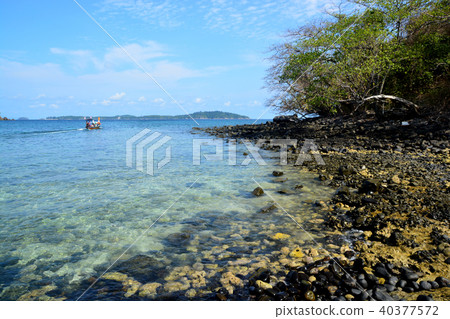Koh Hin Ngam is a unique small island Koh Hin Ngam is a unique small island 40377572