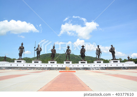 7 Kings giant statues 7 Kings giant statues 40377610