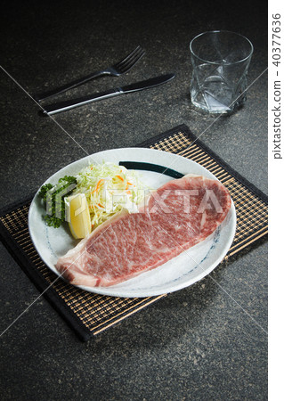 raw beef 40377636