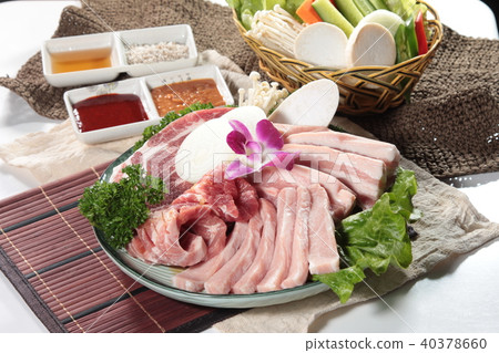 raw beef 40378660