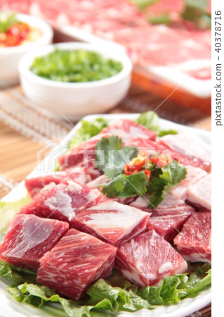 raw beef 40378716