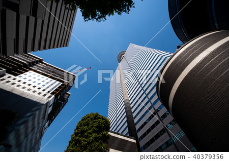The light and shadow of a high-rise building under a clear sky Shinjuku Subcenter Central construction work 2018 a 40379356