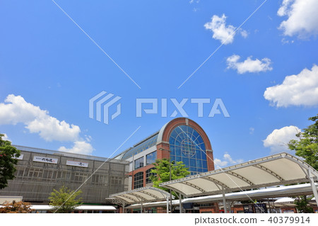 新鮮的綠色JR九州久留米站福岡縣久留米市車站大樓 新鮮的綠色JR九州久留米站福岡縣久留米市車站大樓 40379914