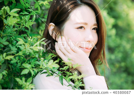 Female beauty image 40380087