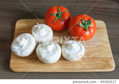 mise en place setup of ingredients for dinner mise en place setup of ingredients for dinner 40382617