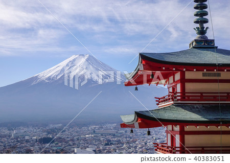 Mt Fuji and Chureito Pagoda at sunny day 40383051