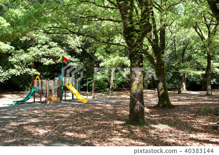 公園在森林裡 公園在森林裡 40383144