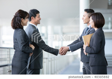 4個商人商業場面辦公場景 4個商人商業場面辦公場景 40385692