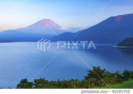 Mt. Fuji stained red at sunset, at Lake Honjo, Fujikawaguchiko Town, Yamanashi Prefecture Mt. Fuji stained red at sunset, at Lake Honjo, Fujikawaguchiko Town, Yamanashi Prefecture 40385708