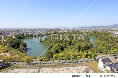 有一個池塘Shirarumi Oike公園的公園從Kasugaru射擊福岡市方向 有一個池塘Shirarumi Oike公園的公園從Kasugaru射擊福岡市方向 40386865