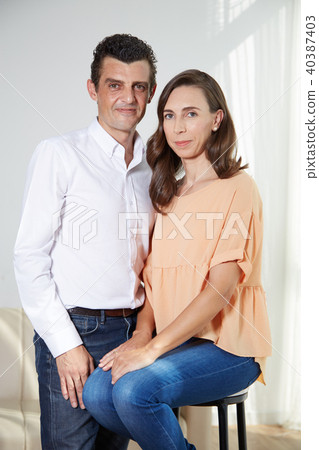 Husband and wife 40387403