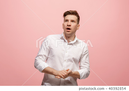Portrait of the scared man on pink 40392854