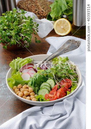 Vegetable salad of chickpeas and sprouts Vegetable salad of chickpeas and sprouts 40393514