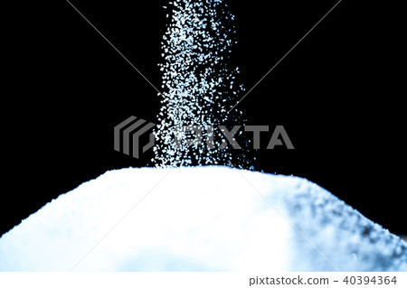 White powder 40394364