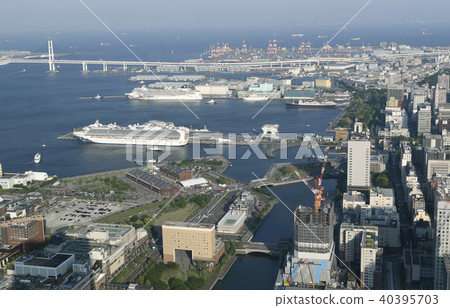 Yokohama cityscape in Japan View of Yokohama Port and luxury cruise ships (lined luxury cruise ships etc.) 40395703