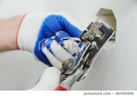 Electrican stripping insulation from wire. 40400946